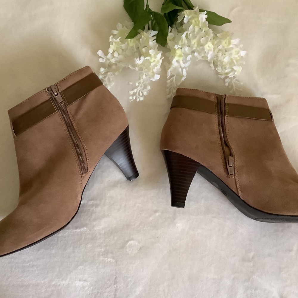 NWOT ~ Tan Boots Size 10 - Picture 5 of 8